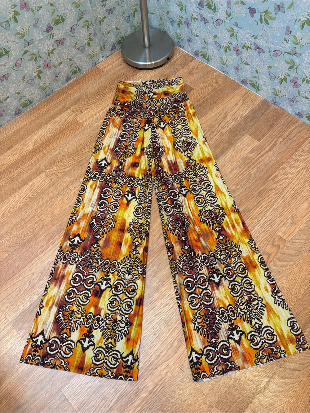 J Uptown USA yellow multi-color wide-leg printed palazzo pants. Size M.